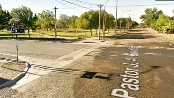 La plaza del barrio Luis Piedrabuena de Cipolletti, donde el ladrón sorprendió al menor de edad. La plaza del barrio Luis Piedrabuena de Cipolletti, donde el ladrón sorprendió al menor de edad.