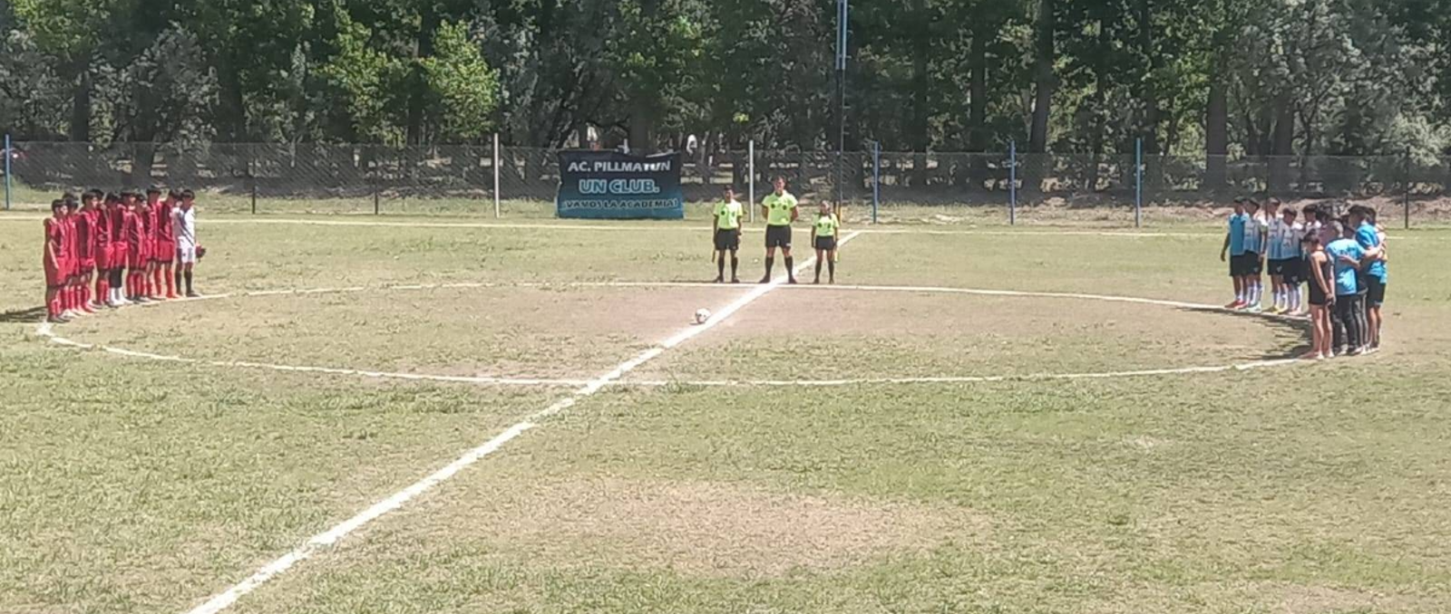 En la previa de Obrero Dique-Pillmatún se hizo un minuto de silencio.&nbsp;