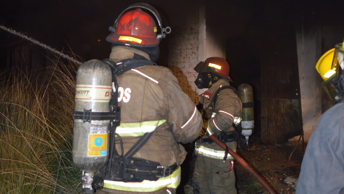 Una vivienda se incendió por completo en Cipolletti. (Foto ilustrativa)
