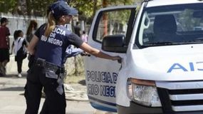 El hombre denunció que le robaron la suma de $6,5 millones de pesos y 2400 dólares. | LMCipolletti.com El hombre denunció que le robaron la suma de $6,5 millones de pesos y 2400 dólares.