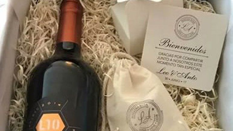 Un periodista italiano compartió el regalo que recibieron los invitados.&nbsp;
