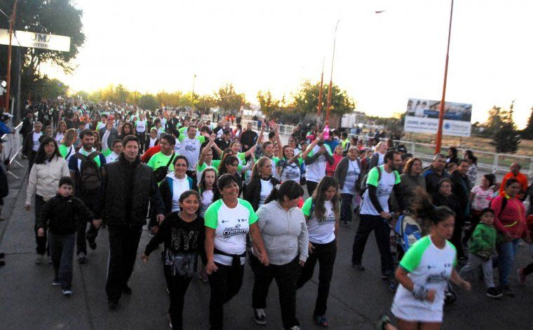La gente copó las calles durante La Corrida de Cipolletti