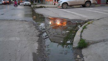Los trabajos de refacción empezarán por la calle Roca, la más contaminada.