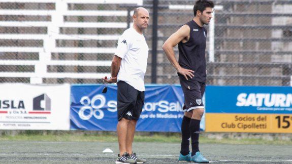 Medina negó tener dolencias y aseguró que salió por una decisión del técnico Botella.