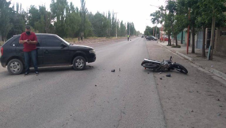 Motociclista herida en Circunvalación: fue embestida por un auto