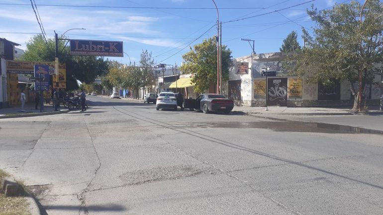 Auto deportivo de alta gama involucrado en un confuso episodio policial en Cipolletti