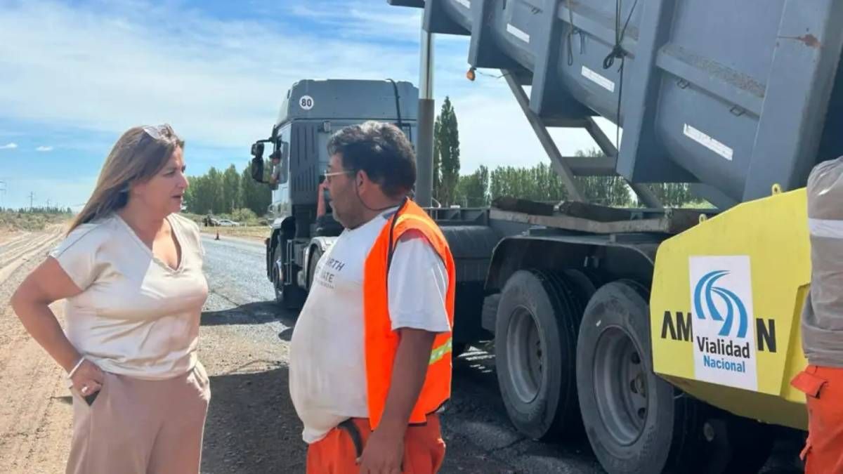 La intendenta de Catriel presenció los arreglos en la ruta 151 y consideró que con eso no alcanza.