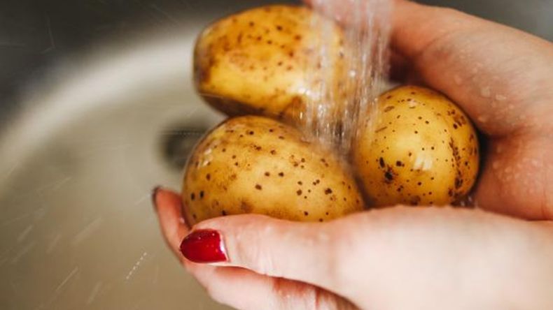 Cómo el bicarbonato de sodio logra papas crocantes