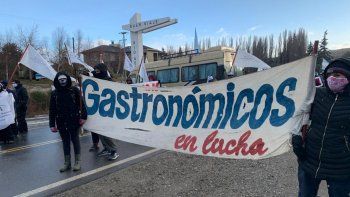 gastronomicos de bariloche cortaron el acceso a rio negro
