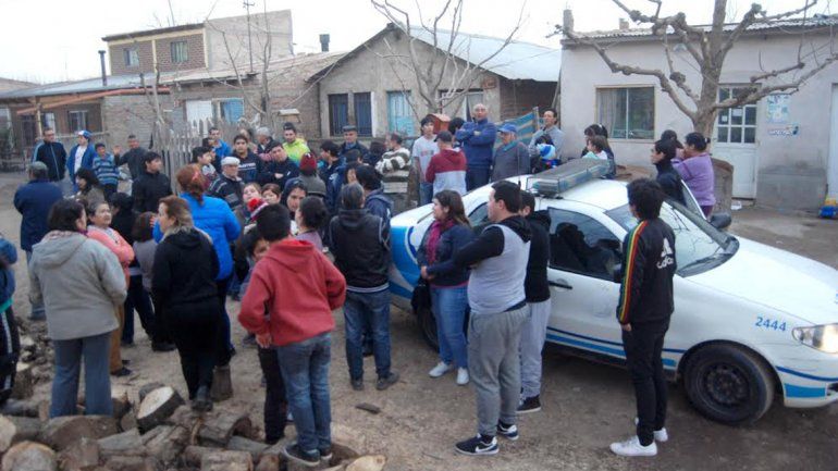 La pueblada de los habitantes de Puente 83 Norte generó tensión y nerviosismo hasta que se logró un acuerdo.