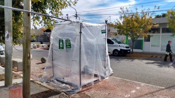 En Oro desinfectan a los vecinos con una cabina 
