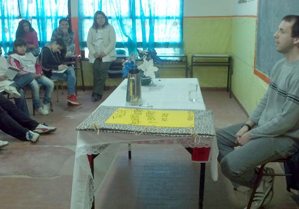 En la 293, joven novelista contó su experiencia
