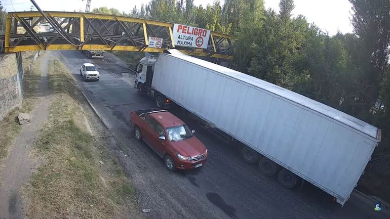 Los camiones parecen un problema sin solución para el Tren del Valle.