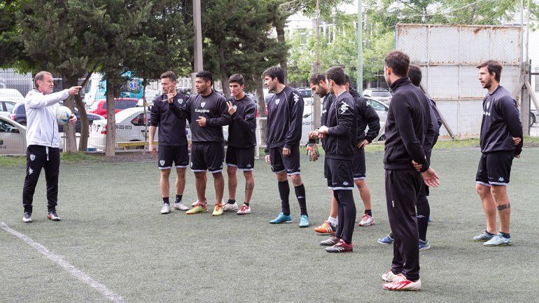 Homann no confirmó el equipo. En Villa Mitre