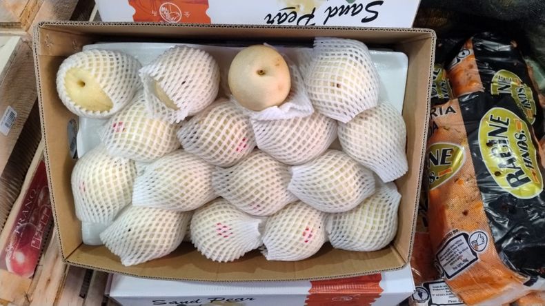 Llegaron las peras de China al mercado argentino: precio y detalles