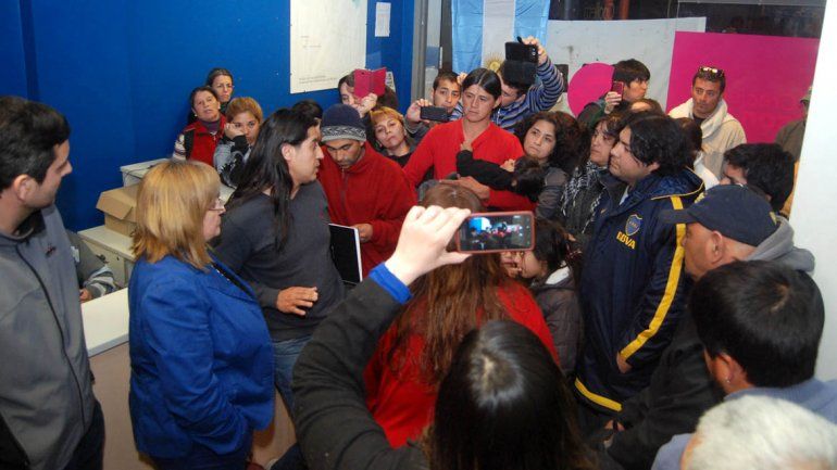 Vecinos del Barrio Obrero protestaron dentro del Municipio