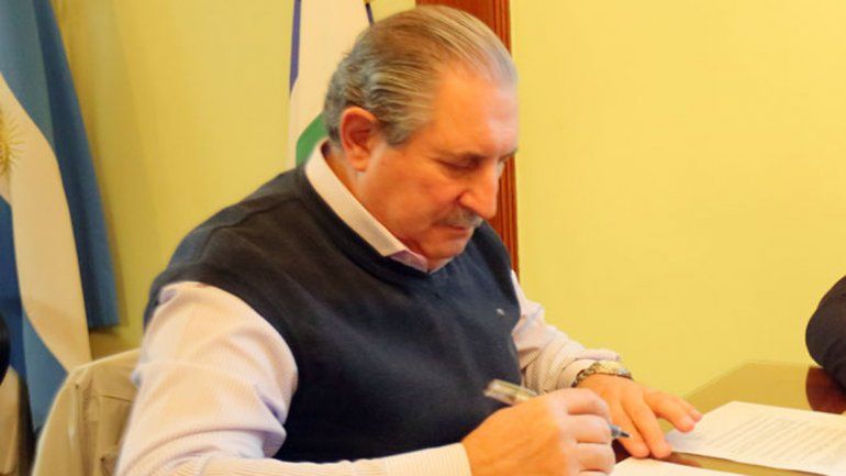 El acuerdo fue firmado por Juan Scalesi y el gobernador Weretilneck.