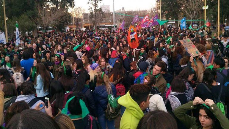 Una ola verde copó las calles cipoleñas para pedir por el aborto legal