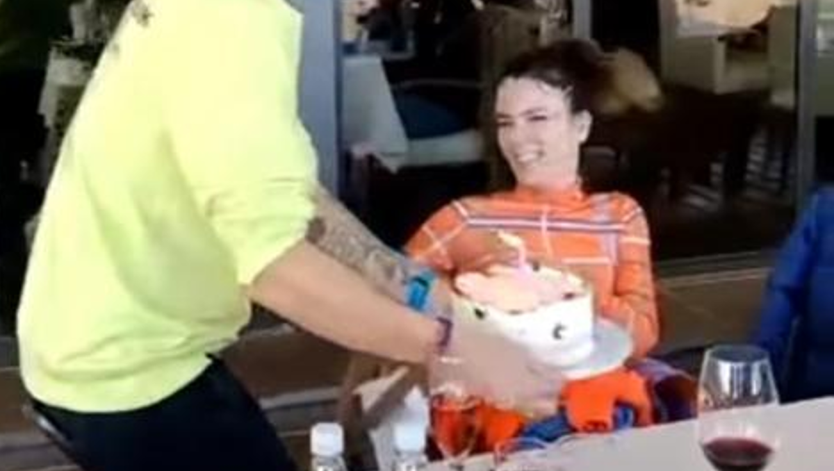 Gimena Accardi siguió su cumple en Bodega Familia Schroeder