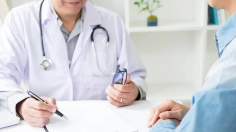 Tras continuar con el cuadro de salud  y haber agotado la etapa de goce de sueldo, Educación comenzó a descontarle el salario.