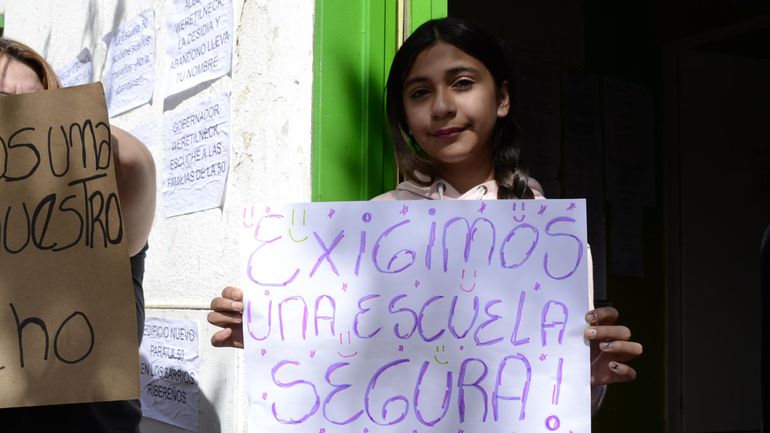 Más de 98 edificios escolares relevados, dejaron cuenta de malas condiciones edilicias en Río Negro.