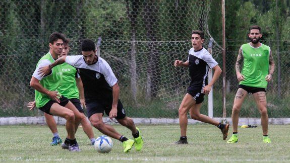 Ferro tampoco la pasó bien con sus amistosos