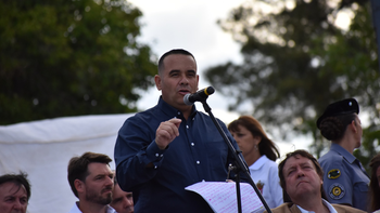 Denunciaron penalmente al intendente de Cinco Saltos, Enrique Rossi por malversación de fondos públicos.