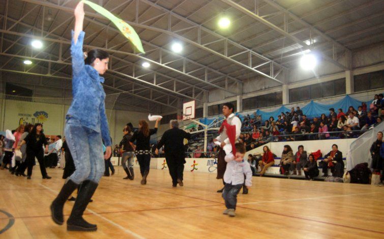 Vigilia por el Bicentenario a puro folklore