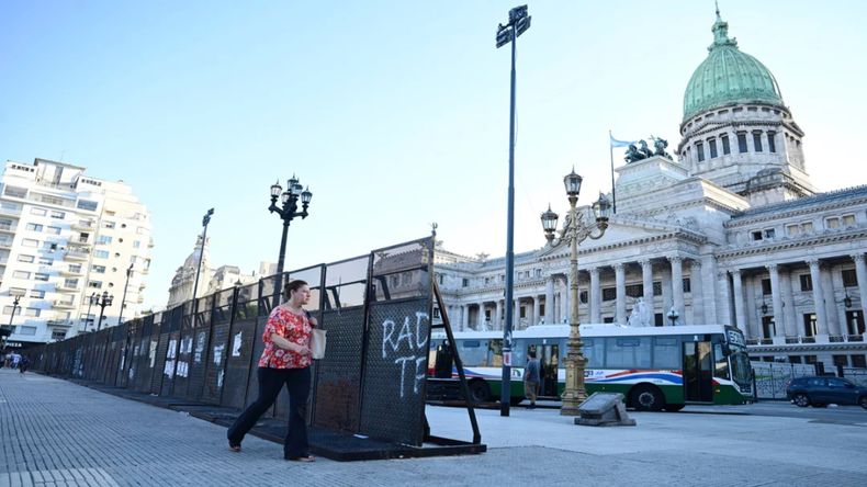 En vivo: la previa de la marcha de jubilados al Congreso y el operativo de la Policía