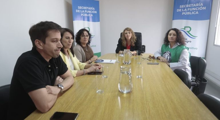 El jueves se realizó la oferta en la mesa de la Función Pública, que incluye al personal de salud. El jueves se realizó la oferta en la mesa de la Función Pública, que incluye al personal de salud.