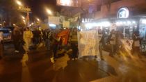 La movilización contra la Ley Bases recorrió las calles del centro de Cipolletti. 