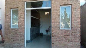 se robaron las puertas de un panteon en el cementerio de cinco saltos