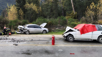 un muerto y tres heridos en un impactante accidente en la ruta camino a lago puelo