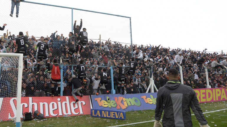 Sancionaron a tres hinchas de Cipo por violentos