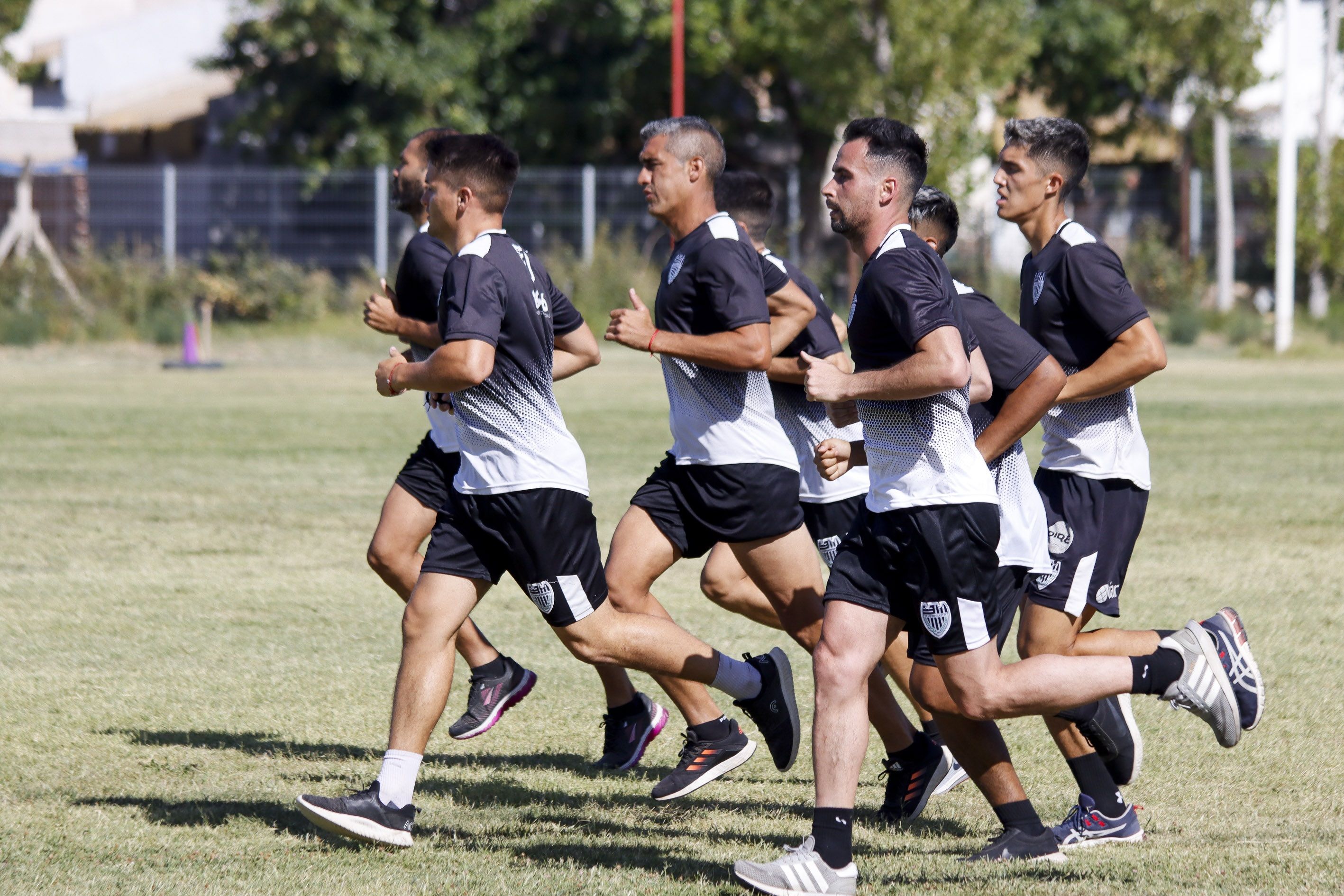 Cipolletti no tiene fecha para jugar ante Vélez