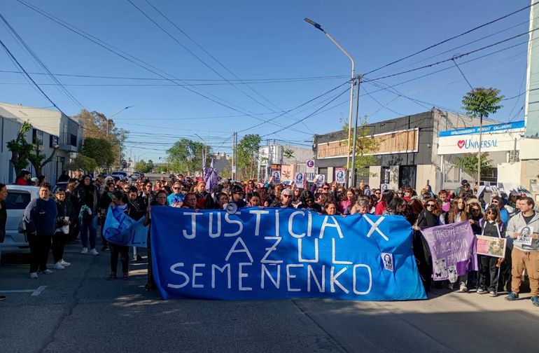 Marcha por el transfemicidio de Azul Semeñenko: dolor, bronca y pedido de justicia