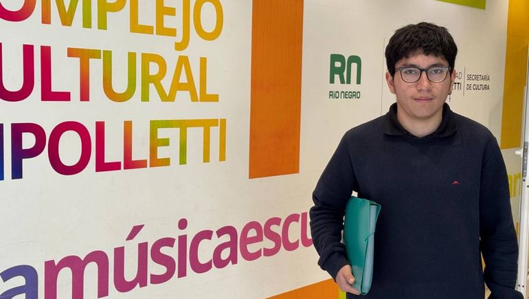 Matías cumple funciones de maestranza en la delegación municipal de calle Brentana y Maxi se desempeña como cadete en el CCC.