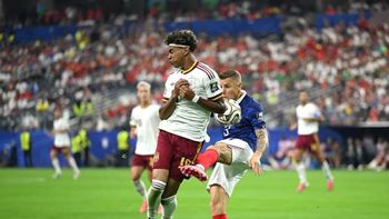 El penalazo de Digne sobre Lamine Yamal que recordó a dos de los Superclásicos | LMCipolletti.com El penalazo de Digne sobre Lamine Yamal que recordó a dos de los Superclásicos