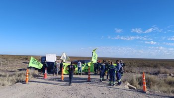 Desde esta mañana, la UOCRA impide el paso de trabajadores de otras provincias al oleoducto ubicado en la zona de Chinchinales.