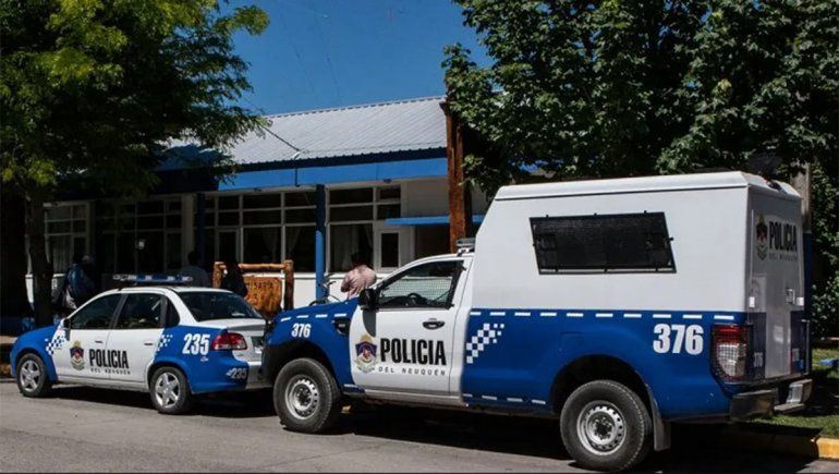 Investigan la muerte de una mujer que encontraron tirada en un arroyo