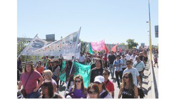 trastornos y caos vehicular en los puentes por protesta