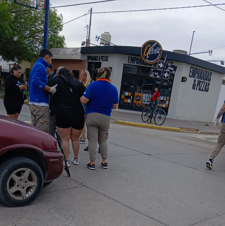La mujer habría sufrido heridas en el pie izquierdo, probablemente el pie que se llevó la peor parte, al impactar de forma directa con el paragolpes del vehículo. La mujer habría sufrido heridas en el pie izquierdo, probablemente el pie que se llevó la peor parte, al impactar de forma directa con el paragolpes del vehículo.