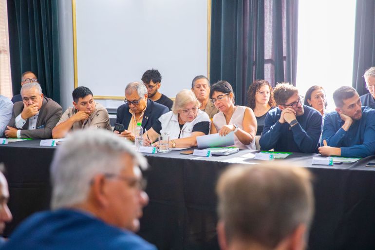 Actualmente, el 40% del índice de coparticipación se distribuye según datos poblacionales de 1991; otro 40% se basa en recaudaciones de 1987, 1988 y 1989; y el 20% restante se reparte en partes iguales. Actualmente, el 40% del índice de coparticipación se distribuye según datos poblacionales de 1991; otro 40% se basa en recaudaciones de 1987, 1988 y 1989; y el 20% restante se reparte en partes iguales.