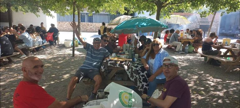 Ortiz, el ex Boca radicado en Cipo, festejo su cumple 73 con asado y amigos.
