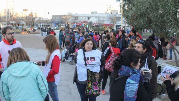 Los manifestantes se reunieron en la plaza San Martín y luego marcharon.