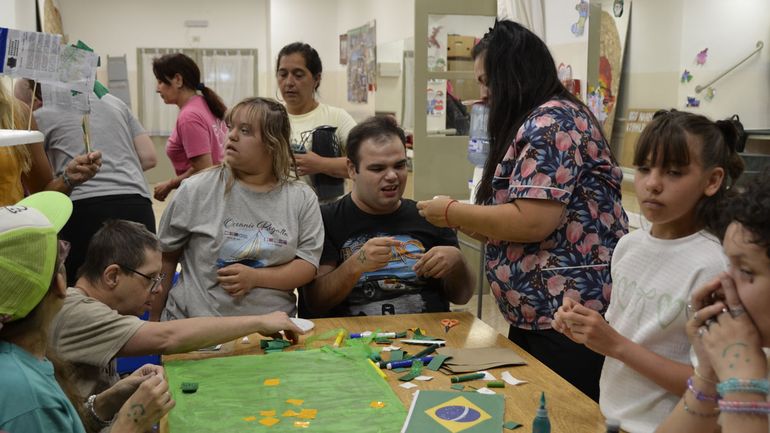Chicos, chicas y jóvenes que asisten, animan y alientan la existencia de la fundación Alas del Alma.