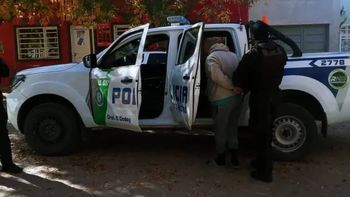 La policía detuvo a varias personas en los procedimientos.