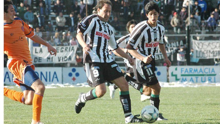 El Loco goleador tiene el récord de 28 tantos en una misma temporada con la camiseta albinegra