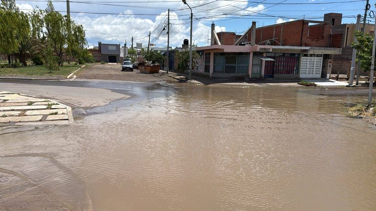 Varios puntos de Allen con calles anegadas. Foto gentileza Inforo. Varios puntos de Allen con calles anegadas. Foto gentileza Inforo.