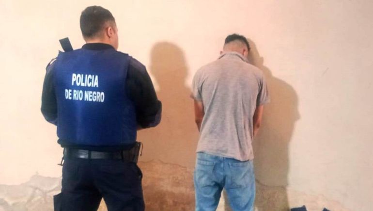El hombre quedó preso tras agredir al hermano y enfrentarse con la Policía.